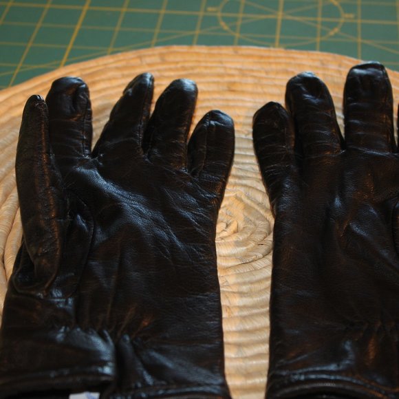Black Leather Gloves - Picture 4 of 5